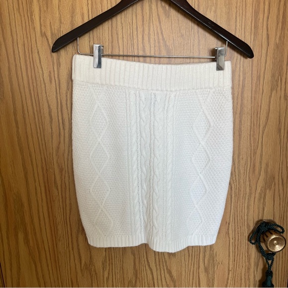 White Cable Knit Mini Skirt - Picture 3 of 3